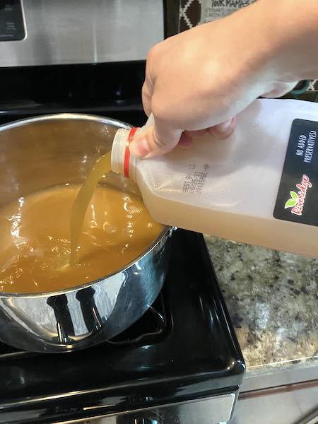 Apple apple cider to the pot.