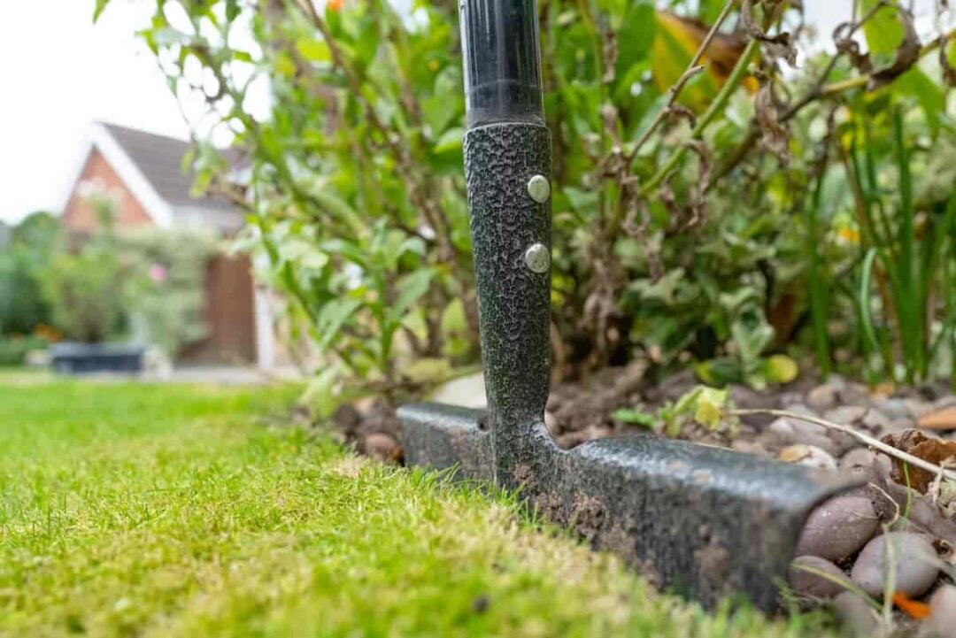 The 4 Best Edging Shovels Elevate Your Landscaping Game Minneopa