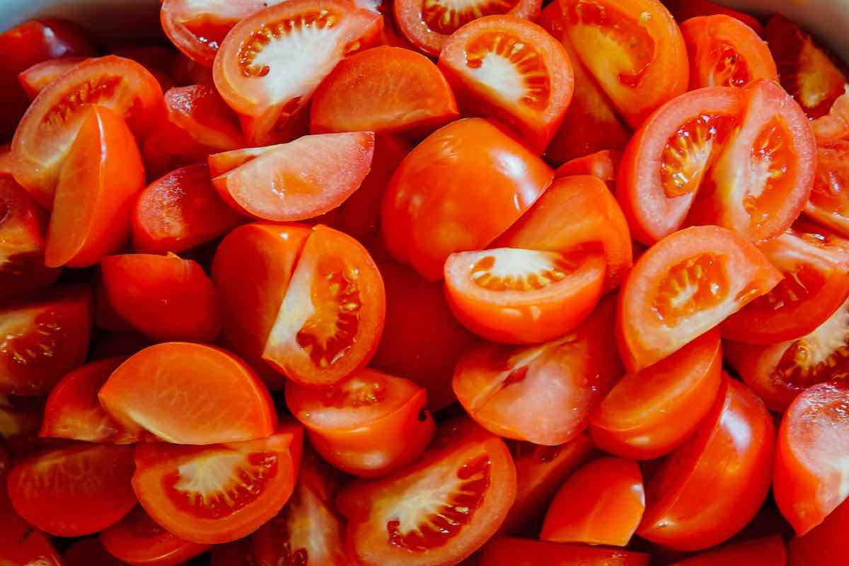The Complete Tomato Nutrition Guide 6 Benefits of Eating Tomatoes